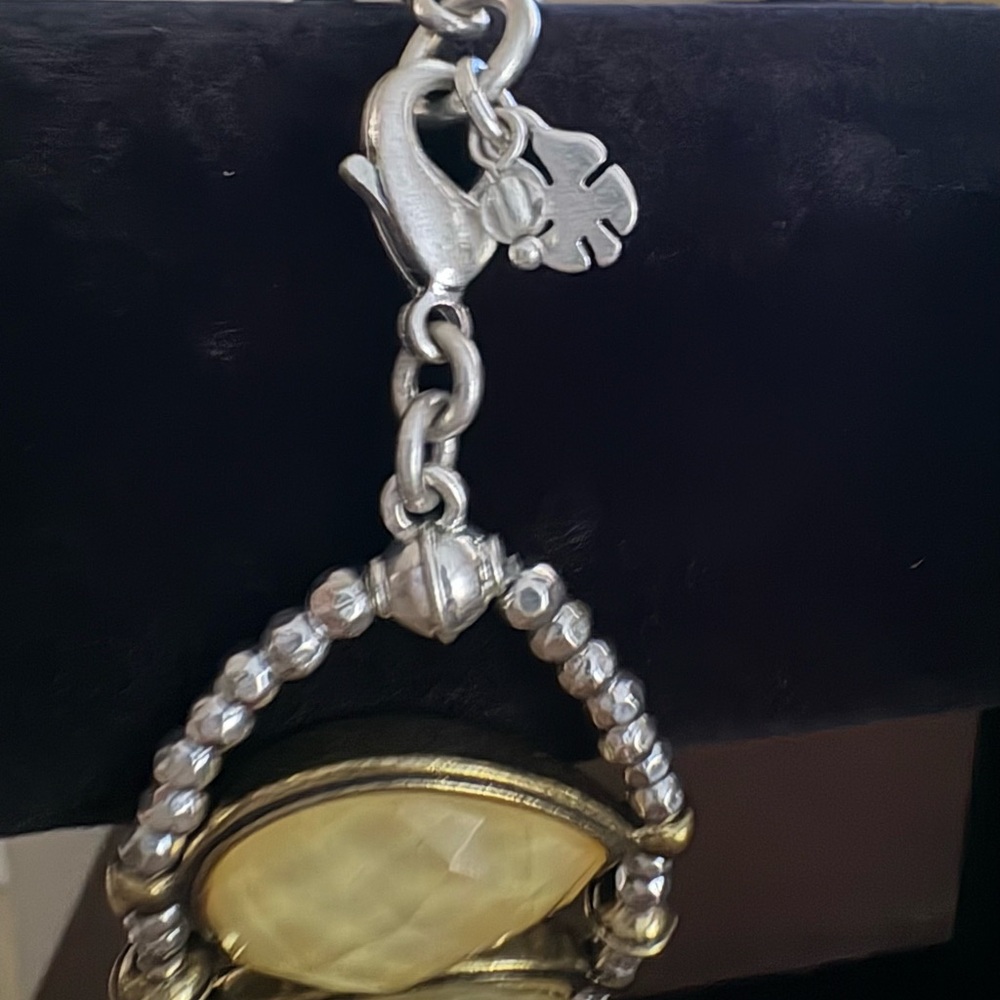 Elegant Silver and Gold Pendant Necklace